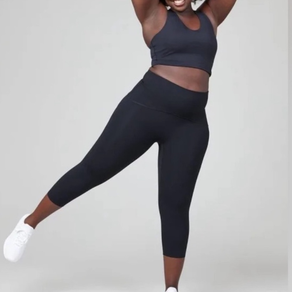 Like new Spanx thick Cropped Leggings Size 1x